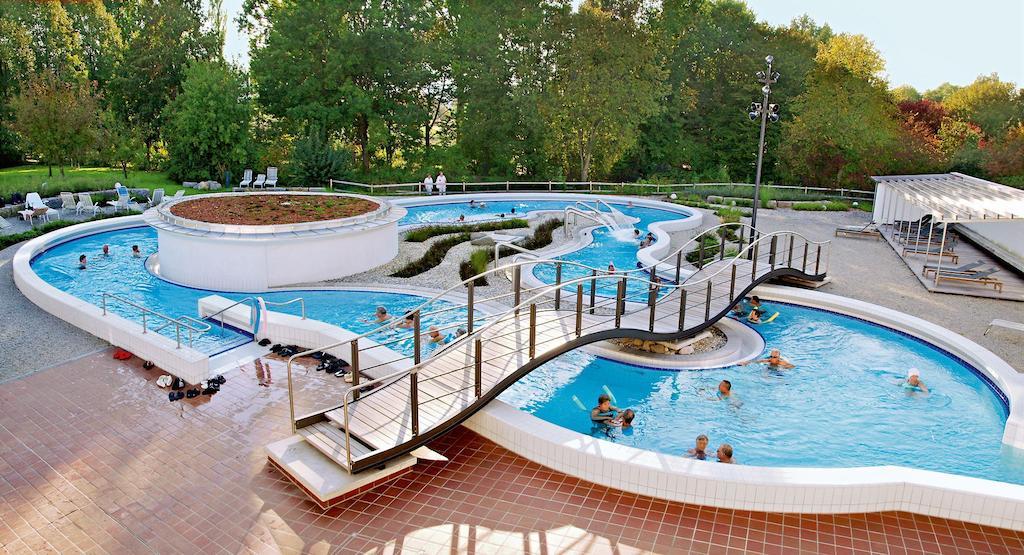 Hotel Alter Weissbraeu Бад-Бирнбах Экстерьер фото
